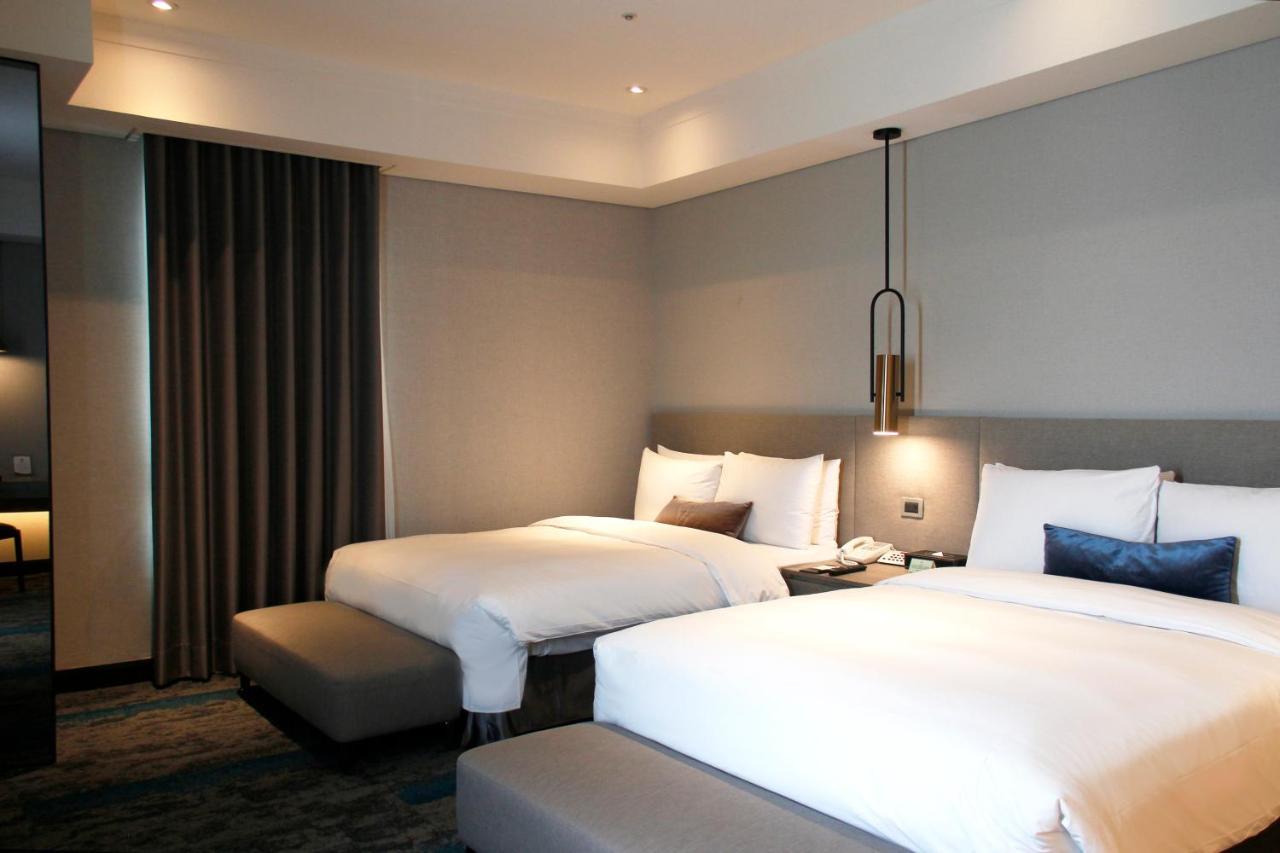 Queena Plaza Hotel Tainan Esterno foto