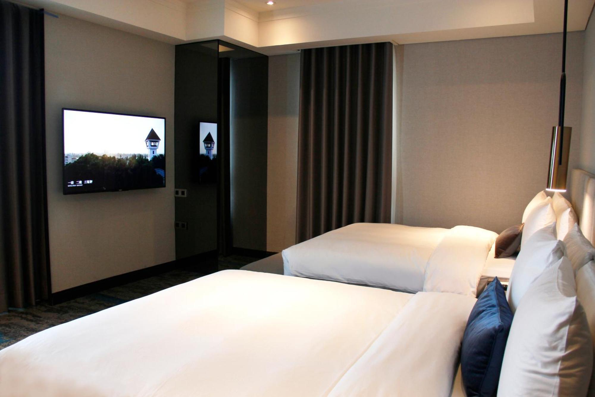 Queena Plaza Hotel Tainan Esterno foto