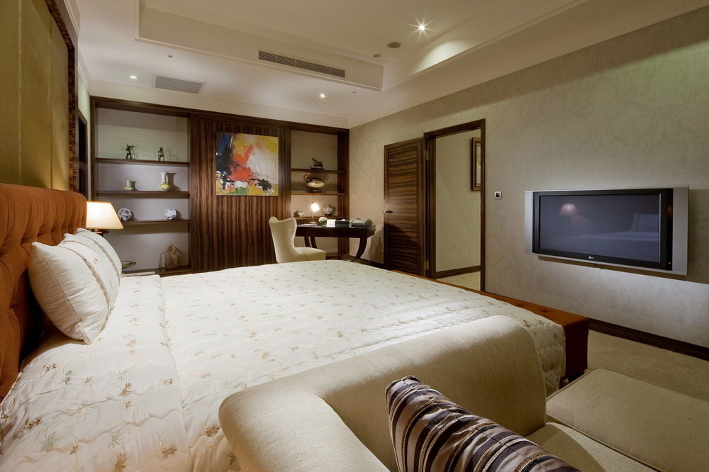 Queena Plaza Hotel Tainan Esterno foto
