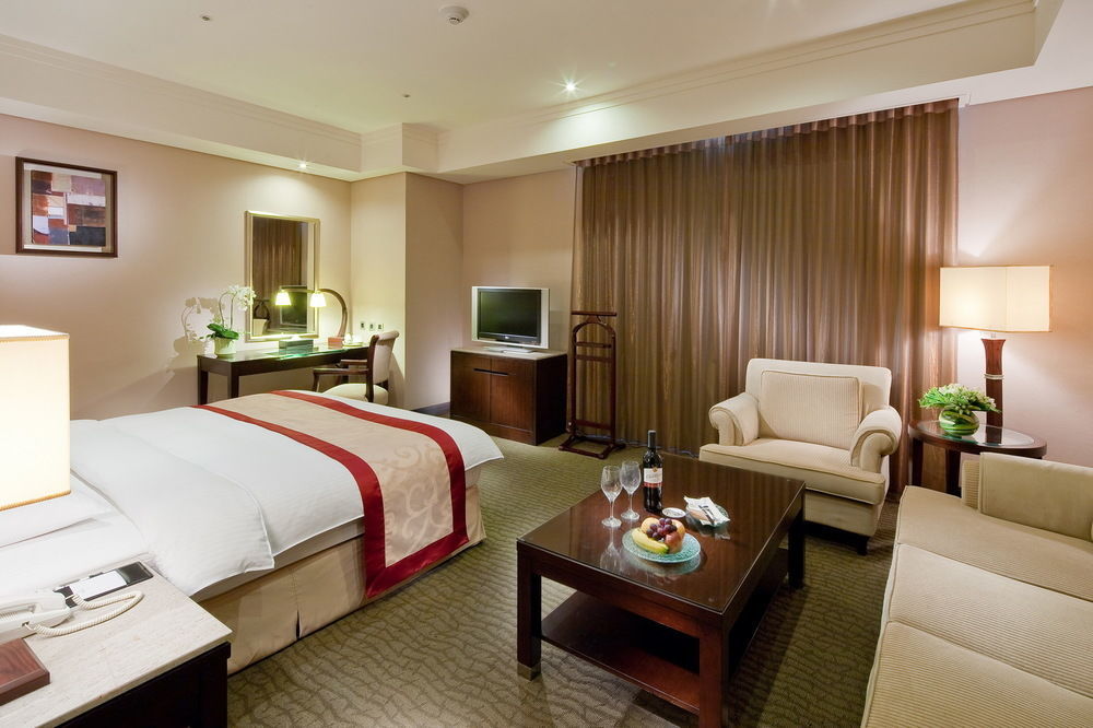 Queena Plaza Hotel Tainan Esterno foto