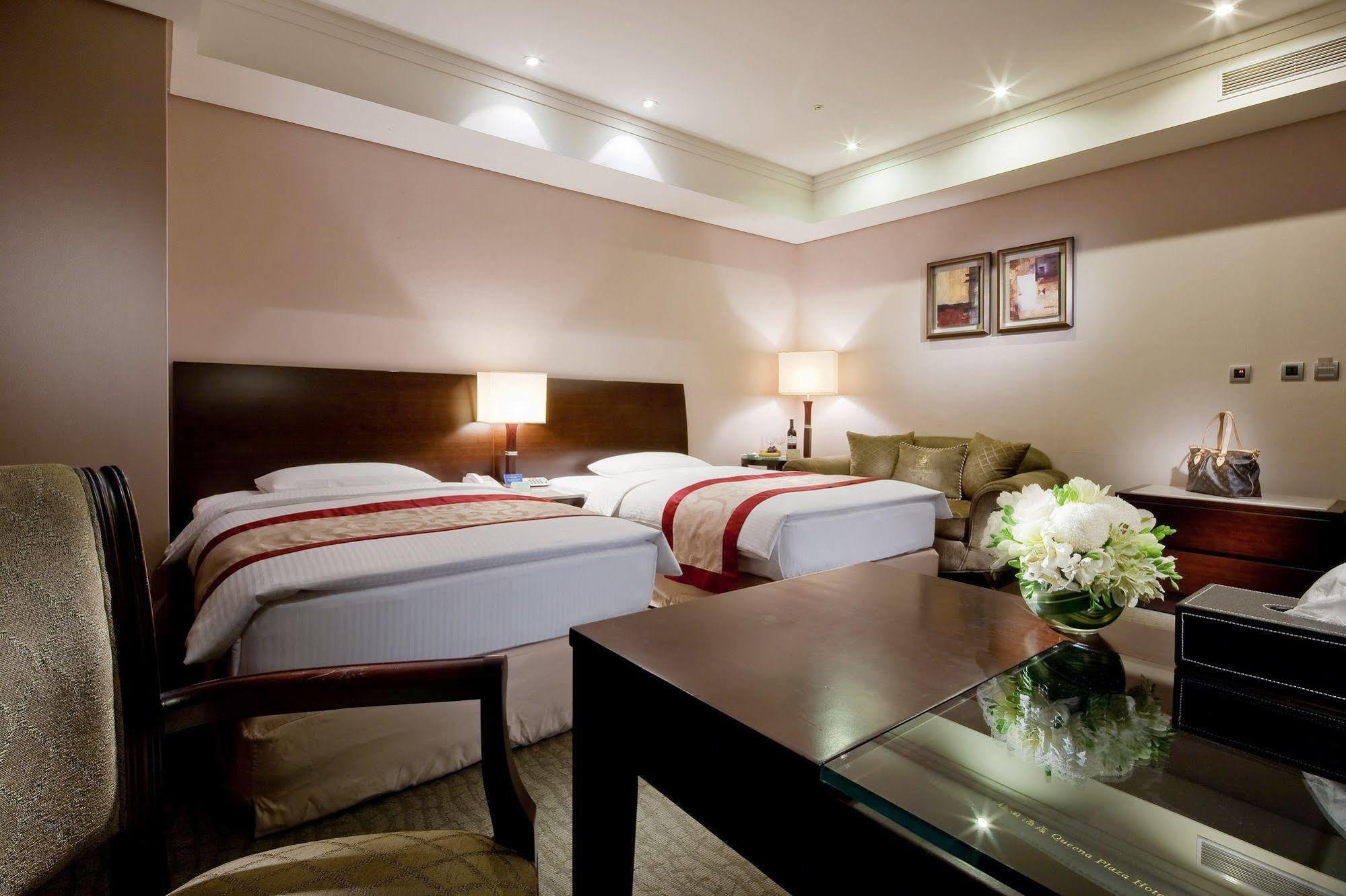 Queena Plaza Hotel Tainan Esterno foto