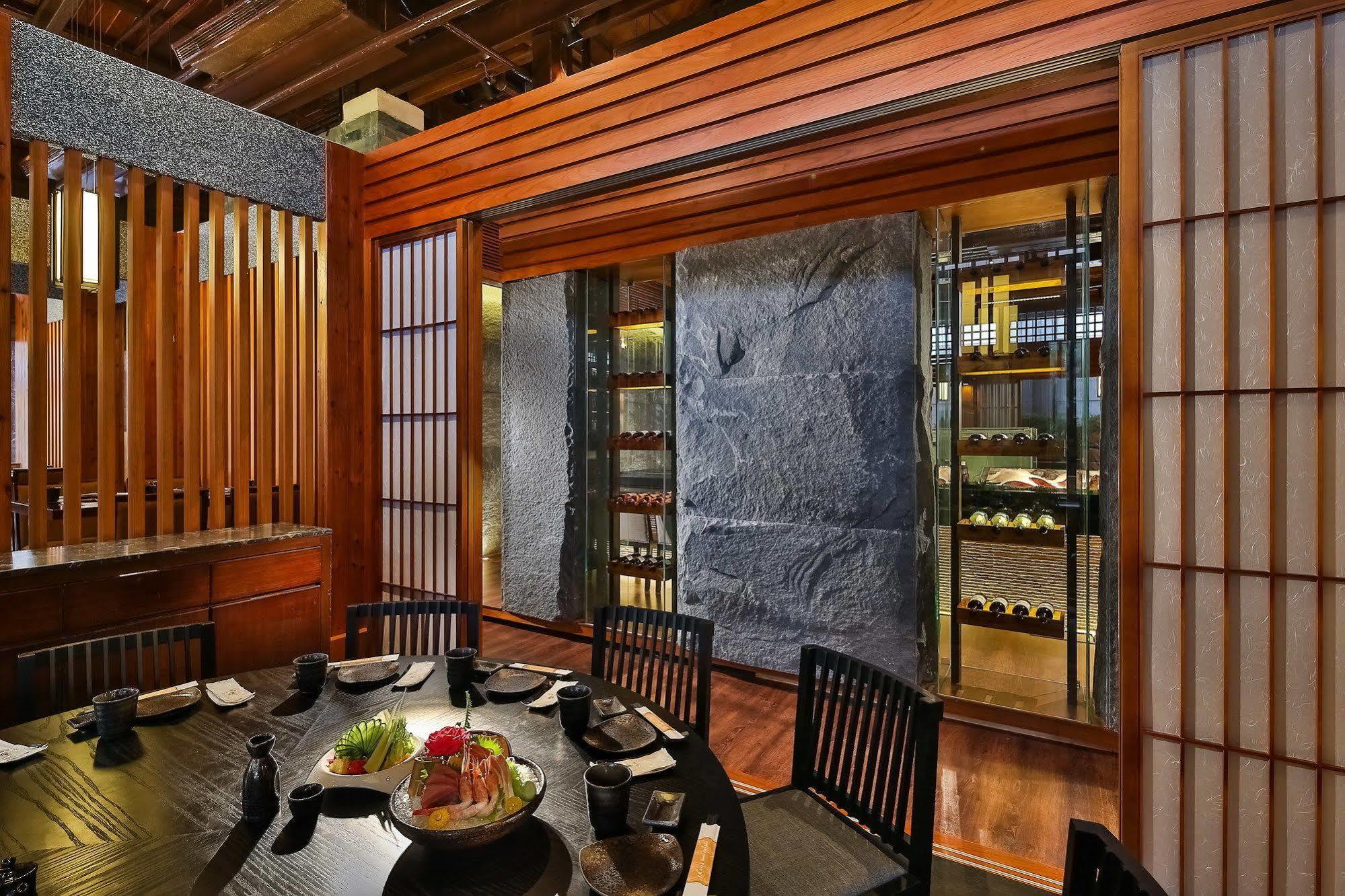 Queena Plaza Hotel Tainan Esterno foto